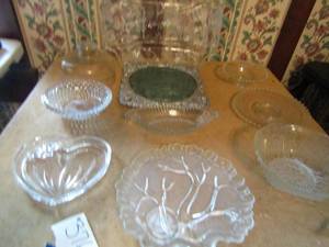 lot 376 image: Lot etched and cut glass platters and bowls plus crystal clear studios Japan large serving platter