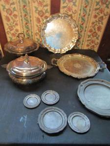 lot 377 image: Silver  plated lot- 2 serving bowls with lids and Pyrex bowls inside , 2 trays and 6 assorted plates