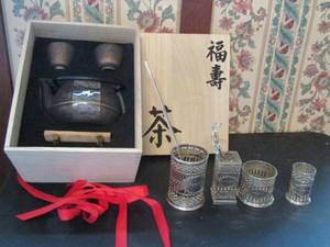 lot 385 image: Tea box with pot and cups, and 4 piece condiment set