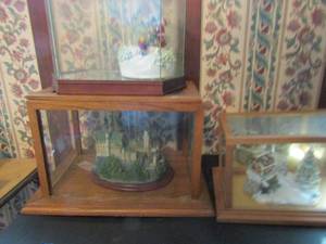 lot 389 image: Lot of 3 display cases- 19x12x13, 13x9x9,and 14x8x9