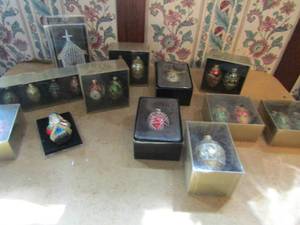 lot 390 image: Christmas ornament lot