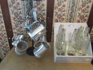 lot 398 image: Metal christmas tree mug hanger with 8 metal mugs, 5 glass bottle tea light holders