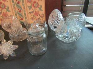 lot 401 image: Glass lot 13 pieces vases, jars, flower etc.