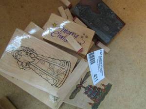 lot 411 image: 16 large & small christmas stamps