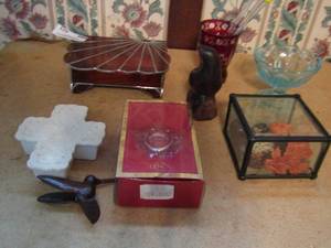 lot 423 image: Misc. lot-Ironwood hummingbird on seal carvings, cross trinket box and more