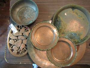 lot 432 image: 7 piece copper platter trivet lot