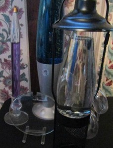 lot 434 image: Glitter lava lamp 2 oil candles with base glitter and more