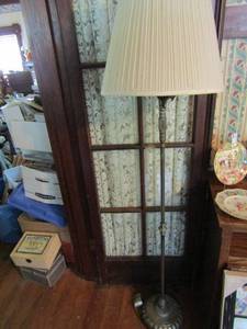 lot 449 image: 62 lamp 2 lights chain pull