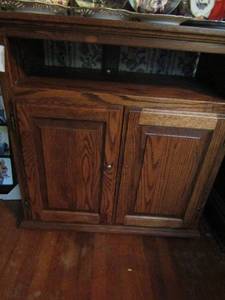 lot 450 image: Microwave cart on wheels shelf and double door storage 31x30x17