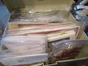 lot 478 image: Large organized box of  quilting patterns and textiles
