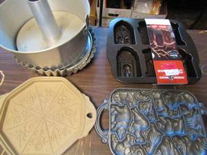 lot 486 image: Animal themed metal, pan ceramic pie plate, Bundt pan, tart pan and Halloween tombstone pan