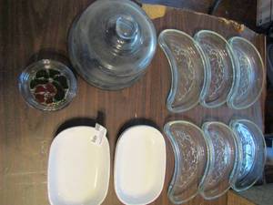 lot 488 image: 6 cresant shaped dishes 4 corning wear, cake storage, 4 coasters