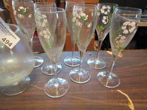 lot 494 image: 7 floral champagne glasses, wine glasses and more