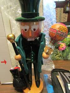 lot 498 image: Steinbach handmade Nutcracker made in Germany marked S 1808 Wizard of Oz WIZARD  18