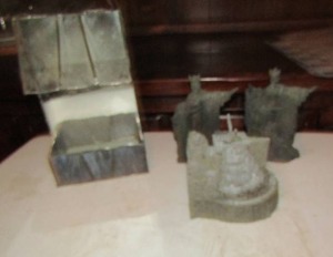 lot 509 image: Lord of the rings- Cassette and statues