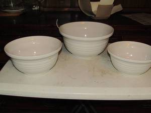 lot 513 image: set of 3 ceramic bowls 11, 9, 8