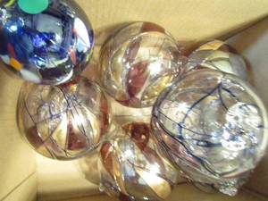 lot 540 image: set of 6 hand-blown glass ornaments plus a blue ornament