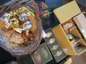 lot 543 image: Christmas ornament lot