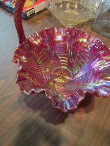 lot 552 image: Carnival glass basket