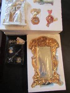 lot 558 image: Ceramic piggy bank plus 3 mini pic frames gold magix and more