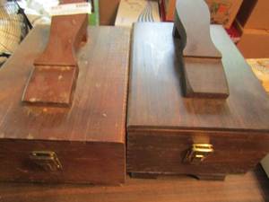 lot 559 image: 2 shoe shine kits including supplies