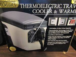 lot 605 image: Signature classic thermo electric travel and cooler and warmer 6 liter 9 can capacity