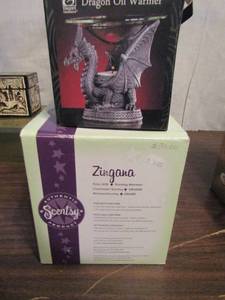 lot 625 image: Scentsy brand Zingana full size wax burner plus  elegant express dragon oil burner