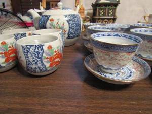 lot 637 image: MOC Japan china set Teapot and 4 cups 6 bowls and saucers plus small bowl