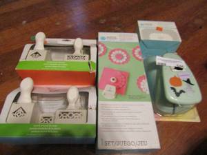 lot 646 image: Brand new hole punch  sets 4 Martha Stuart and 1 Mary Vanida Halloween and boarder designs