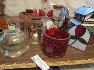 lot 652 image: Flower shop on wood stand, Neiman Marcus cups, candle holders, angels and more
