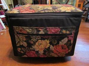 lot 658 image: Large floral jewlery case 16x19x12 on wheels retractable handle containing 5 cases inside full of  jewlery making supplies