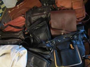 lot 659 image: Large lot of 10 purses