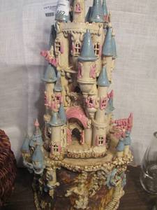 lot 662 image: Castle statue 23x11