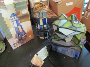 lot 692 image: 2 electric light houses ( 1 in box) and one  electric light frog