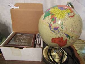 lot 698 image: United Nautical Sextant in box and electric desk globe