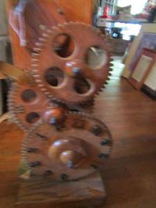 lot 703 image: Vintage Clockwork Inc. #2554 rotating gears clock