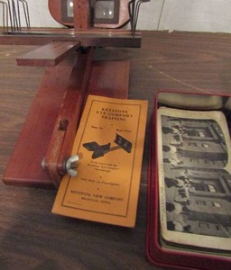 lot 722 image: STEREOSCOPE  W Keystone eye comfort traveling base is- Beta unit with several photo cards