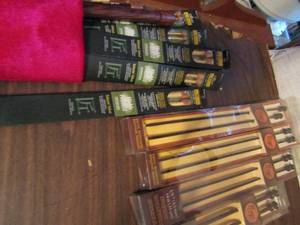 lot 725 image: Knitting needles- 6mm, 25mm x 4 10mm velvet  needles x 8