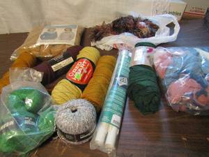 lot 737 image: Large tub of yarn all colors quilt and go  lap frame