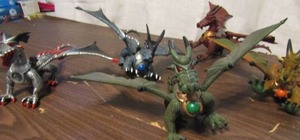 lot 739 image: Lot of 5 toy dragons