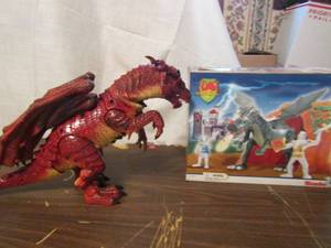 lot 743 image: Sinba dragon scort NIB red dragon should work with new batteries