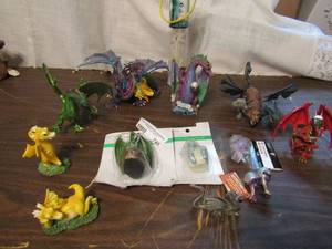 lot 745 image: Dragons- reading, laying out, glow n dark, Ashland mini treasures