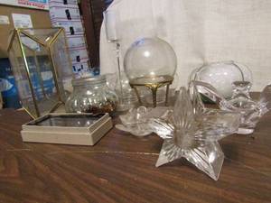 lot 775 image: Glass bird, star candle, tea light flower, glass ball on brass stand Kimball glass ball 7 oval light covers display case