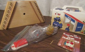 lot 785 image: Nemner  police spiel spass holz    kids first act instrument  Rolling Flywheel YO-YO  Flappers wind up toy