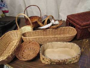 lot 799 image: Lot of wicker baskets