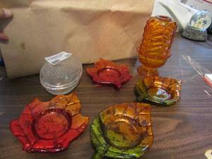 lot 808 image: Orange Fenton fairy light, 1977 Avon mothers day trinket box and leaf design candle holders
