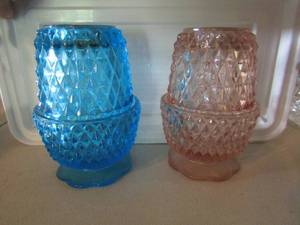 lot 816 image: Fairy lights x 2 pink and blue star cut glass