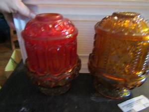 lot 823 image: 2 Fenton fairy lights one orange and one ombre red
