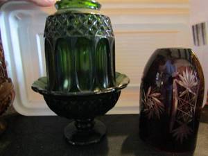 lot 824 image: Fenton fairy light dark green and 1 topper dark red