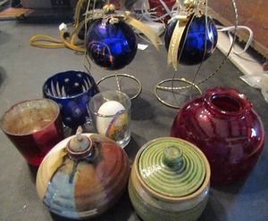 lot 846 image: 2 fancy ornaments with stands, oil lamp, candle holders and more